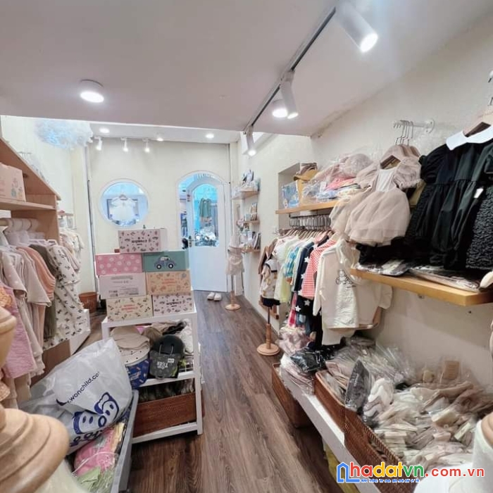 Mình cần sang nhượng cửa hàng tại số 2 đoàn trần nghiệp - phố huế - hai bà trưng - hà nội