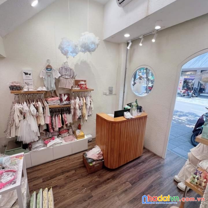 Mình cần sang nhượng cửa hàng tại số 2 đoàn trần nghiệp - phố huế - hai bà trưng - hà nội