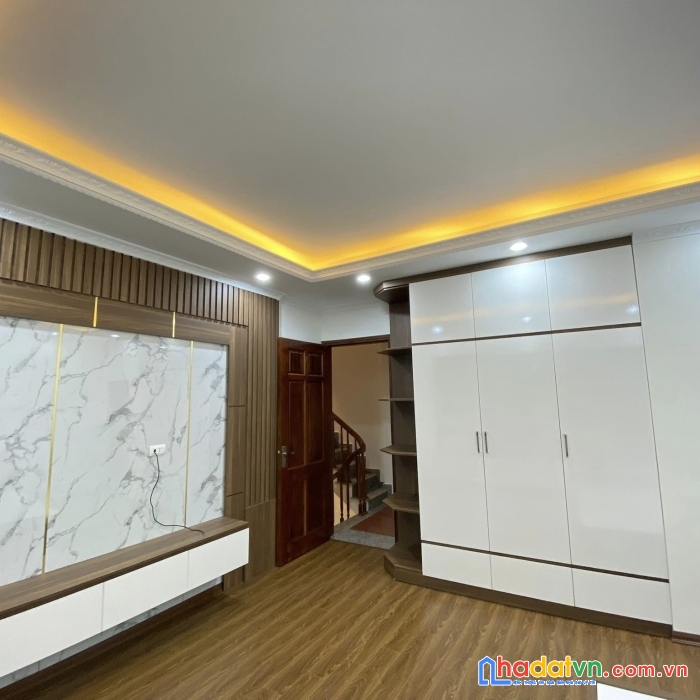 Hiêm! nhà thịnh quang lô góc 6 tầng thang máy ô tô đỗ cổng 40m 6x tỷ