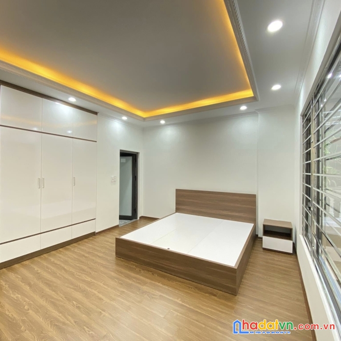 Hiêm! nhà thịnh quang lô góc 6 tầng thang máy ô tô đỗ cổng 40m 6x tỷ