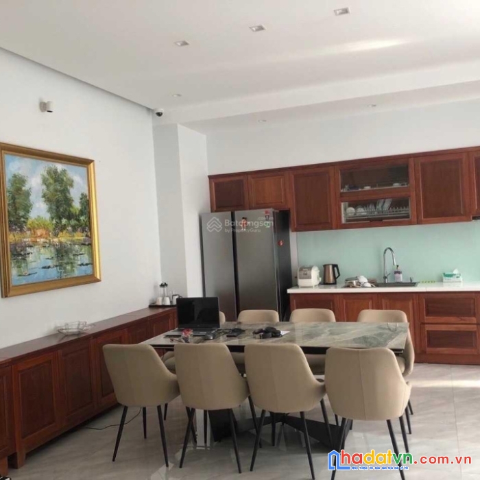 Biệt thự bùi đình tuý q.bình thạnh 3 tấm 9x15m giá chỉ 11 tỷ tl