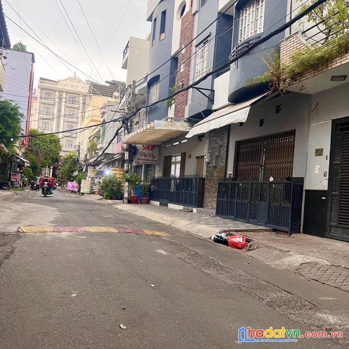 Mặt tiền hẻm. tân hương, tân phú, 3 tầng, 92m2, ngộp bank cần bán gấp.