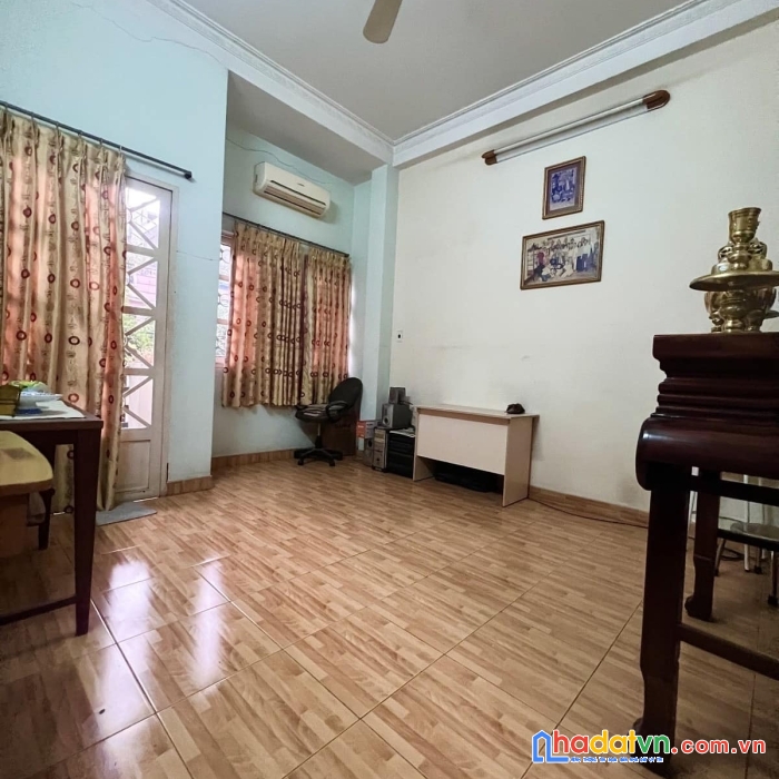 Mặt tiền hẻm. tân hương, tân phú, 3 tầng, 92m2, ngộp bank cần bán gấp.