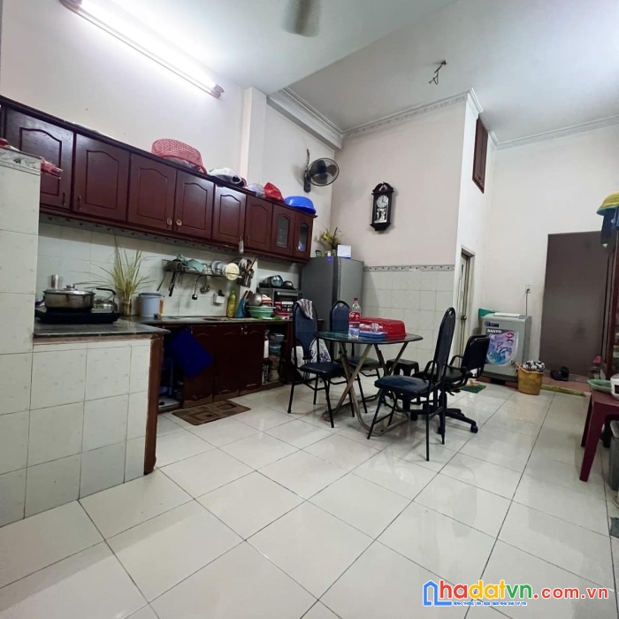 Mặt tiền hẻm. tân hương, tân phú, 3 tầng, 92m2, ngộp bank cần bán gấp.