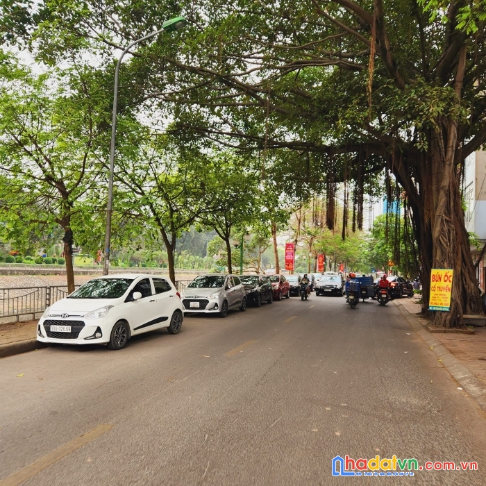 Bán đất yên hòa 110m x 2 tầng, mt: 8.8m

giá chào: 12.95 tỷ thương lượng