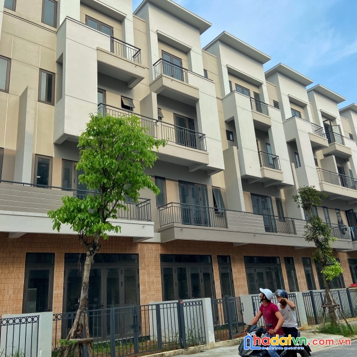 Căn nhà mặt phố rộng 5m - 4 tầng - diện tích sử dụng lớn 210m2 nằm trong dự án centa diamnond khu
