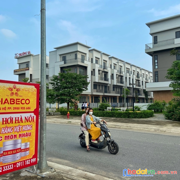 Căn nhà mặt phố rộng 5m - 4 tầng - diện tích sử dụng lớn 210m2 nằm trong dự án centa diamnond khu