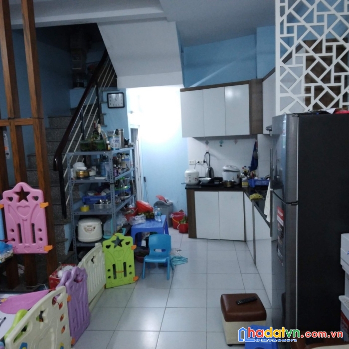 Gia đình cần cho thuê nhà nguyên căn đẹp, thoáng mát, đầy đủ công năng, đi lại thuận tiện