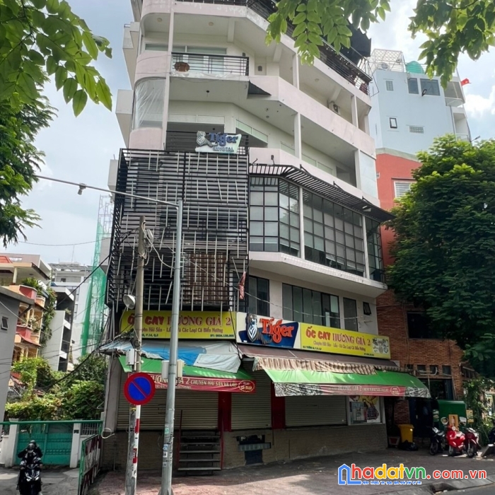 Cho thuê nhà góc 2 mặt tiền ngang 13m2, trường sa p14 q.3