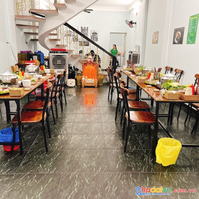 Sang nhượng quán lẩu đang kinh doanh tốt lượng khách ổn định.