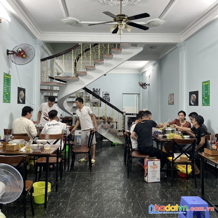 Sang nhượng quán lẩu đang kinh doanh tốt lượng khách ổn định.