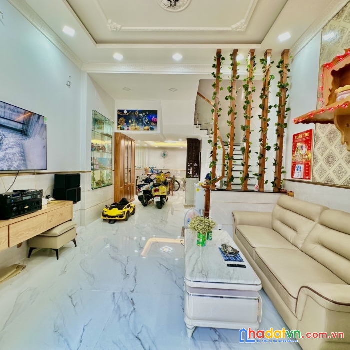 Bán nhà tân phú 5 lầu,6pn , nhà  tuyệt đẹp giá
chỉ 6,8 tỷ