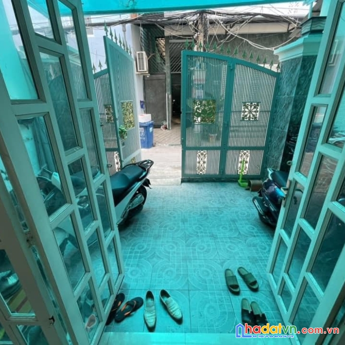 Nhà đẹp 2 mt hẻm trước và sau oto vào nhàhẻm sạch , thông tứ tung, diện tích quá đẹp,lâm văn bền