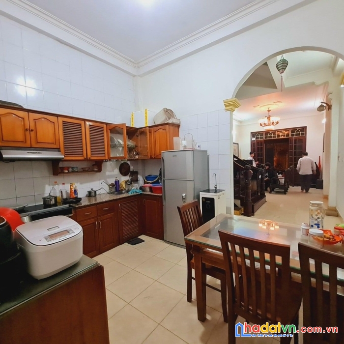 Siêu phẩm láng 60m - 6,8 tỷ tặng ngay nhà 4t, dân xây chắc nịch, gần phố, ngõ thông kd.