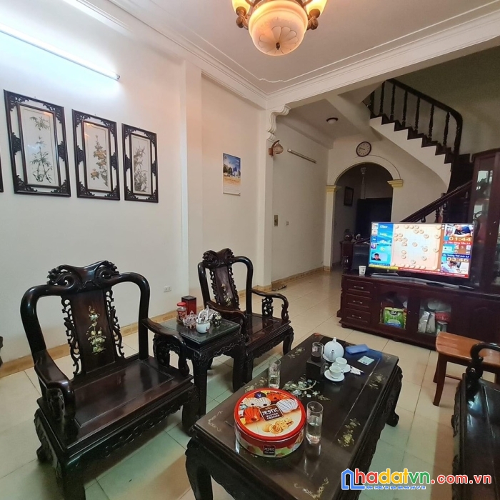 Siêu phẩm láng 60m - 6,8 tỷ tặng ngay nhà 4t, dân xây chắc nịch, gần phố, ngõ thông kd.