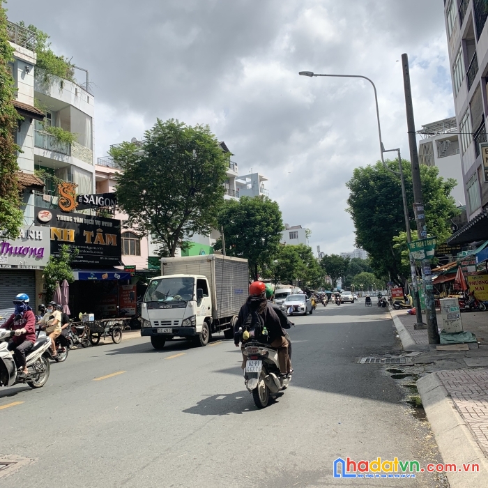 Cho thuê nhà mặt tiền trung tâm phường 9, q3, vỉa hè rộng