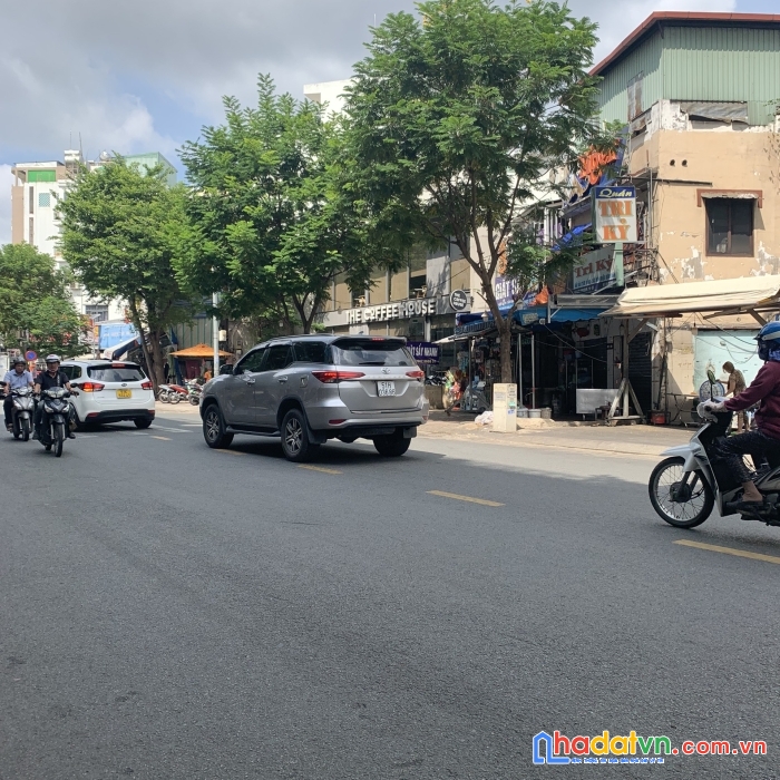 Cho thuê nhà mặt tiền trung tâm phường 9, q3, vỉa hè rộng