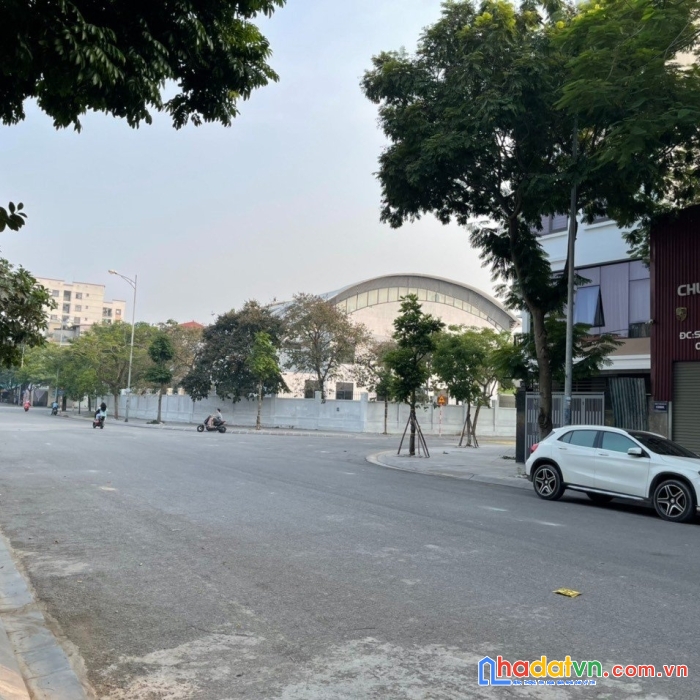 Cho thuê nhà nguyên căn, mặt phố đặng vũ hỷ, long biên, đường rộng thênh thang, làm văn phòng siêu