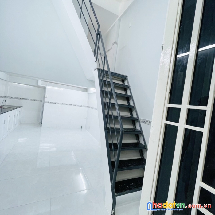 Nhà bán 3 tầng hẻm 330 âu dương lân p3q8 - giá : 3 tỷ 180