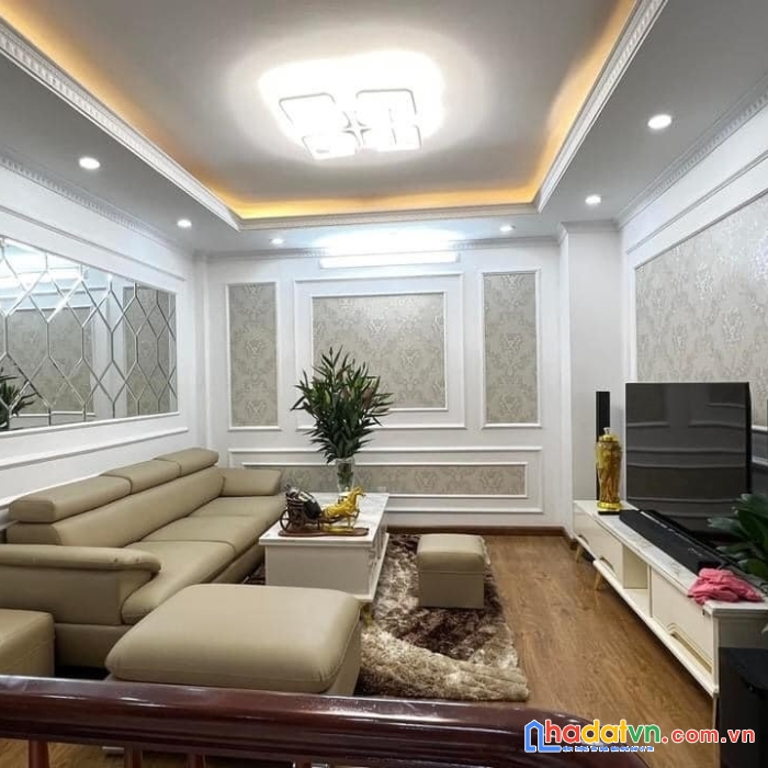 Bán nhà phố hoàng cầu, đống đa 50m, 4 tầng, mt 5m. giá: 15.5 tỷ