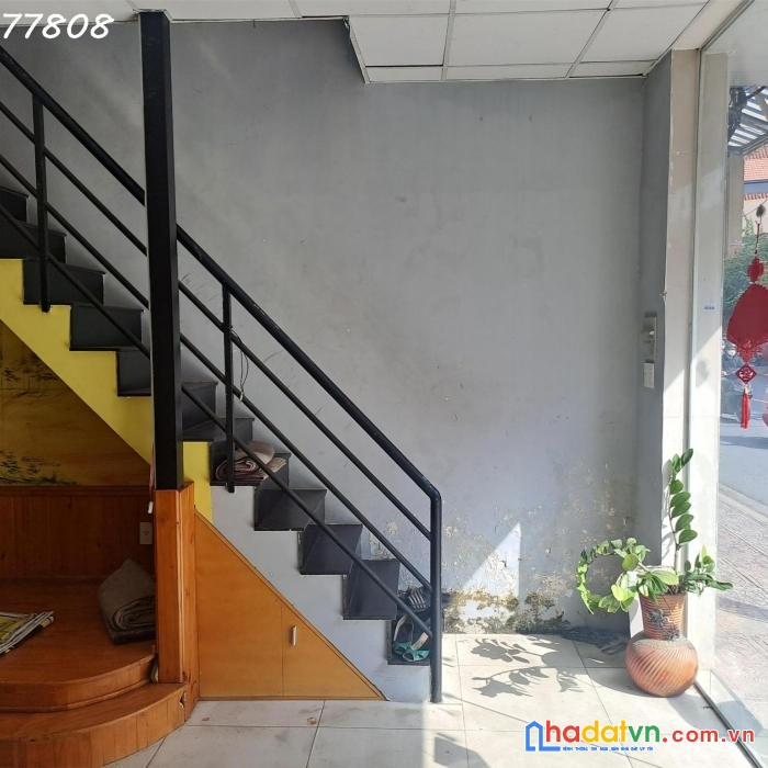 Cho thuê mặt bằng kinh doanh đẹp - sầm uất đối diện trường học