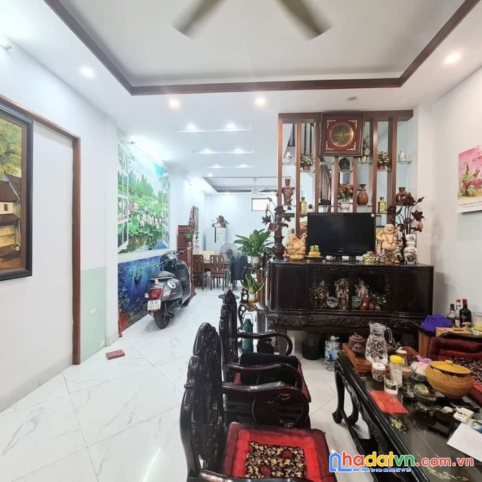 Bán nhà nguyễn chính 50m giá nhỉnh 5 tỷ ô tô đỗ cửa, mặt tiền rộng đẹp