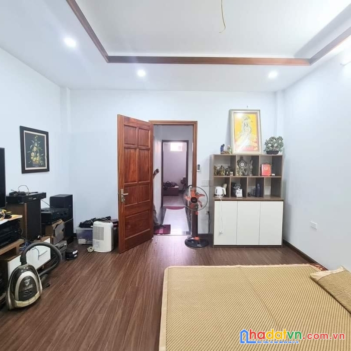 Bán nhà nguyễn chính 50m giá nhỉnh 5 tỷ ô tô đỗ cửa, mặt tiền rộng đẹp