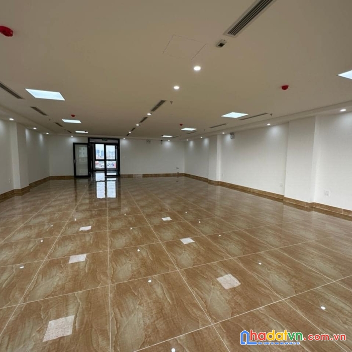 Bán nhà phố lê văn lương, thanh xuân 175m, 8 tầng, mt 15m. giá: 70 tỷ