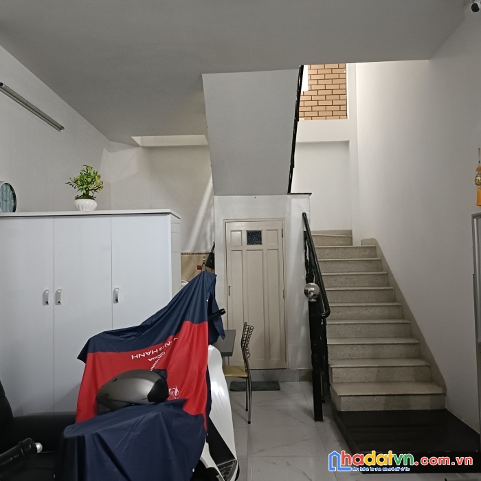 Siêu phẩm quận 10 , 1 trệt, 3 lầu , sân thượng 
ngợp giảm giá chỉ còn 7.5 tỷ