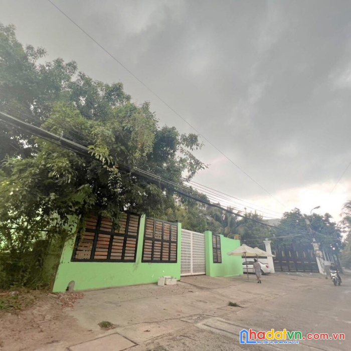 Bán đất mặt tiền gò găng nha trang sau lưng siêu thị go ngang 20m 0985451850