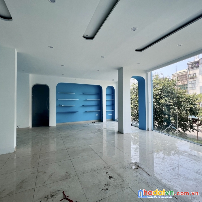 Nhượng tầng 3, tầng 4 mặt tiền 93 đào tấn.