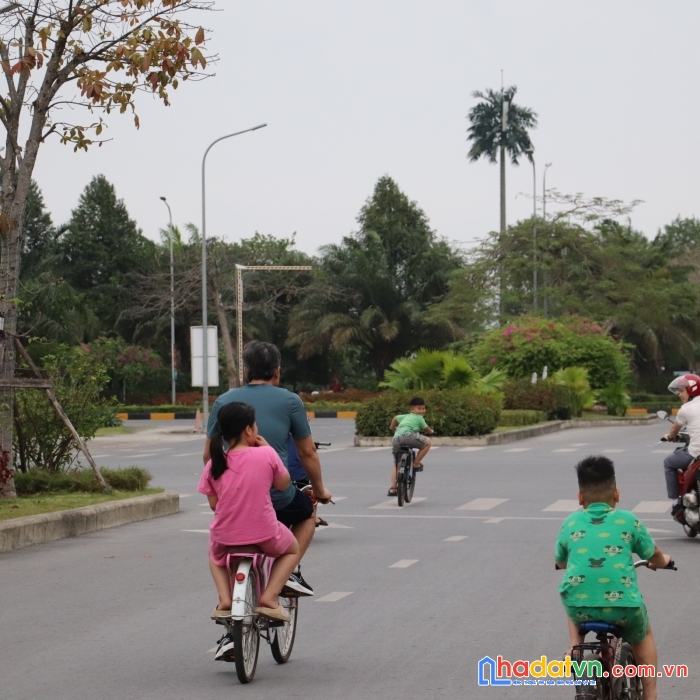 Chủ nhà cần tiền bán gấp nhà song phố 120m2 áp góc giá rất tốt centa city 0983517495