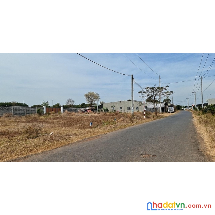 Chính chủ bán gấp lô đất đẹp vị trí đắc địa tại thị trấn đất đỏ