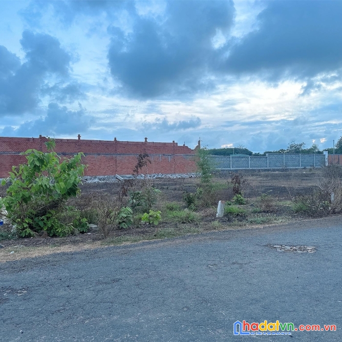 Chính chủ bán gấp lô đất đẹp vị trí đắc địa tại thị trấn đất đỏ