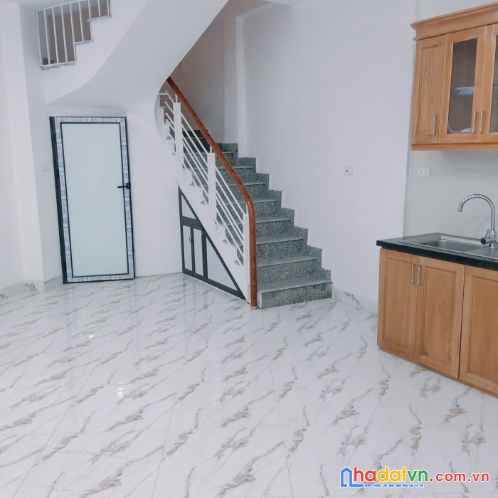 Chính chủ cần bán nhà phố văn cao quận ba đình 37m 2 x4 t 3,5 tỷ ô tô