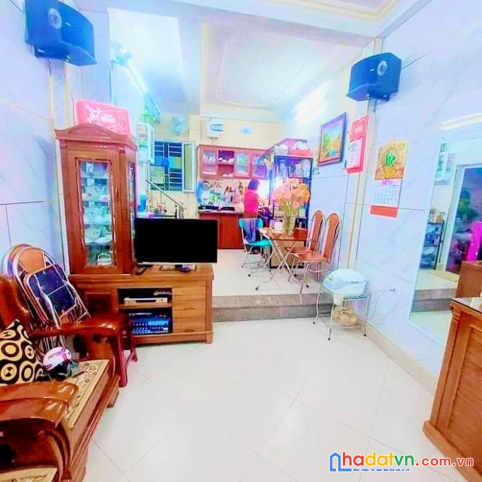 Chủ giảm chào mạnh giá chỉ còn 3 tỷ dt:39m2 sổ đỏ nhà 3 tầng x 3 phòng ngủ mt : 3.5m chỉ 10m ra