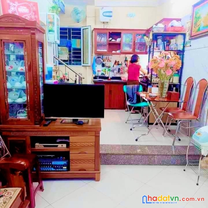 Chủ giảm chào mạnh giá chỉ còn 3 tỷ dt:39m2 sổ đỏ nhà 3 tầng x 3 phòng ngủ mt : 3.5m chỉ 10m ra