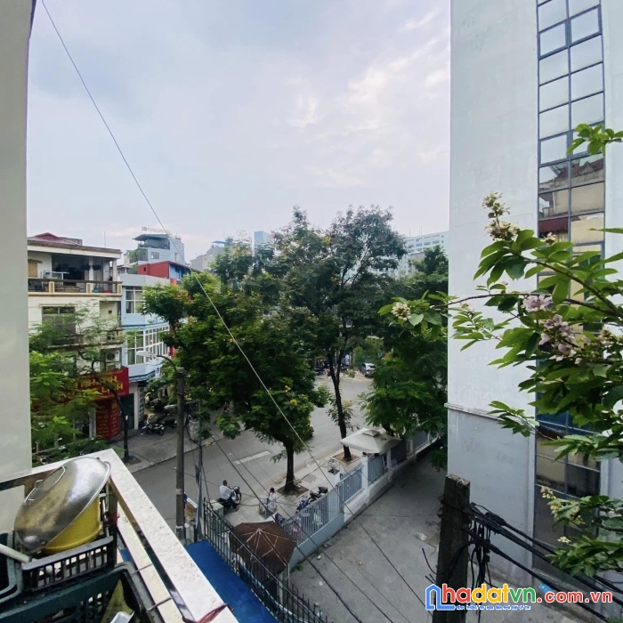 Bán nhà mặt phố chùa láng, đống đa, lô góc 2 mặt tiền, kinh doanh đỉnh, ô t ô đỗ,  50m, 25 tỷ