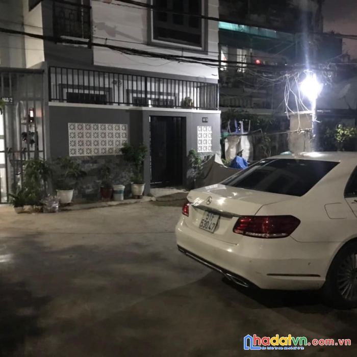 Gấp bán lô góc - 4.2 x 6.2 - xe 16 chỗ quay đầu - cách mt nguyễn kiệm vài bước chân - chỉ nhỉnh 5