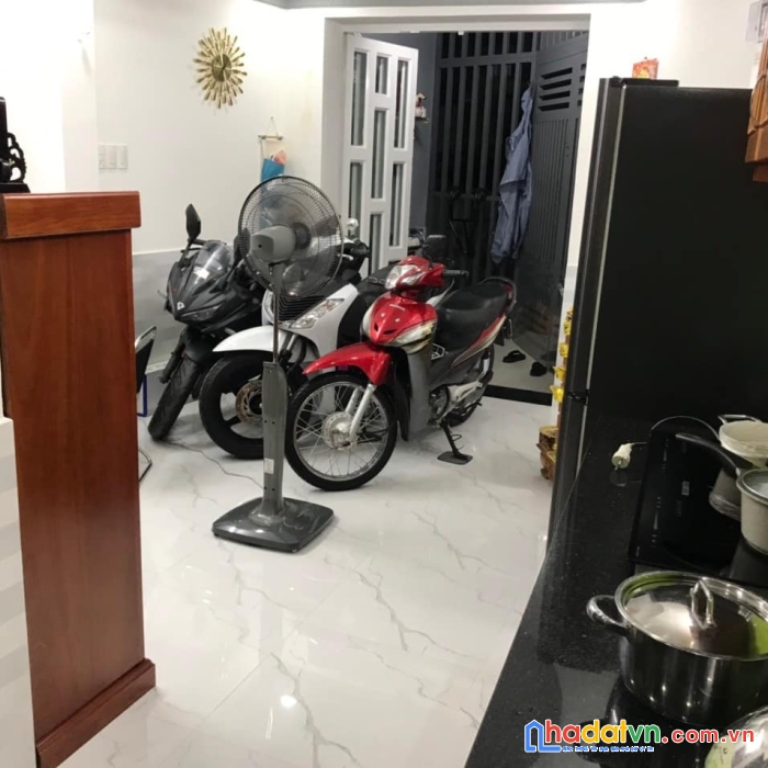 Gấp bán lô góc - 4.2 x 6.2 - xe 16 chỗ quay đầu - cách mt nguyễn kiệm vài bước chân - chỉ nhỉnh 5