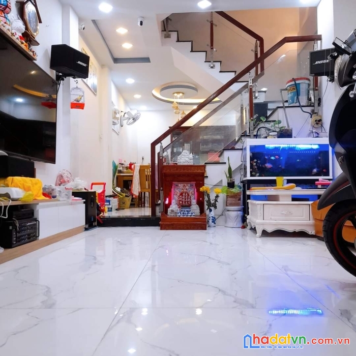 Ngộp bán nhà lạc long quân 64m2 - 4 tấm - hxh