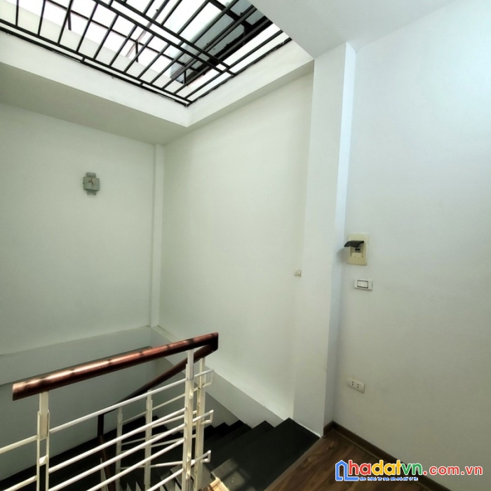 Bán nhà hoàng cầu 31m2 4 tầng, 2 thoáng, 15m ra oto, nở hậu, an sinh đỉnh, lh 0966037496