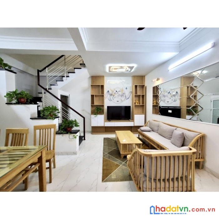 Bán nhà hoàng cầu 35m2 4 tầng, nở hậu, 2 thoáng trước sau, ô tô, lh 0966037496