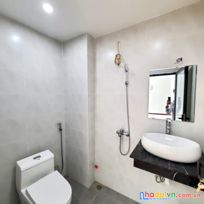 Bán nhà hoàng cầu 35m2 4 tầng, nở hậu, 2 thoáng trước sau, ô tô, lh 0966037496