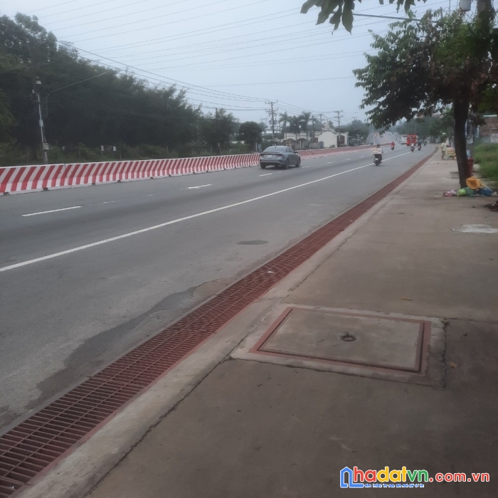 Chính chủ bán căn nhà thiết kế hiện đại mặt tiền quốc lộ 13. thuộc xã tân định. bến cát. bình dương