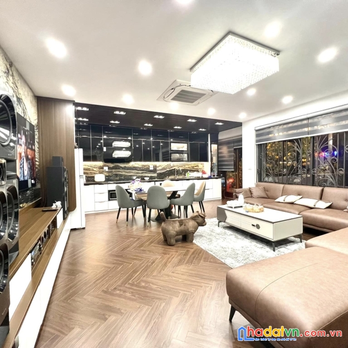 Bán nhà ngô gia tự, 53m, 5 tầng, kd, ô tô phóng, giá 6 tỷ