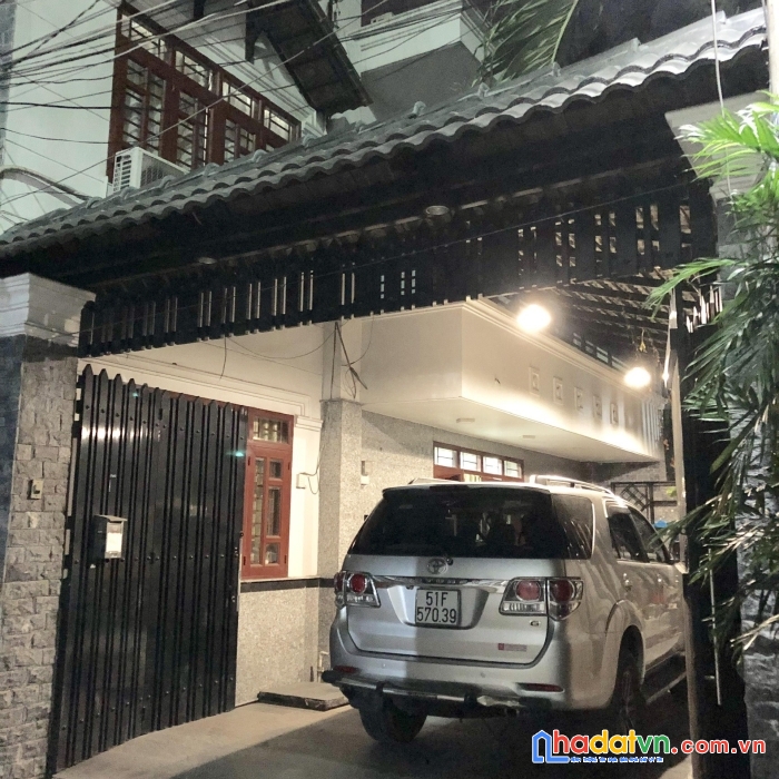 Cần bán nhà biệt thự phố 1 trệt 1 lầu mái ngói, dtsd: hơn 250m2,nhà 2 mặt tiền hẻm ôtô