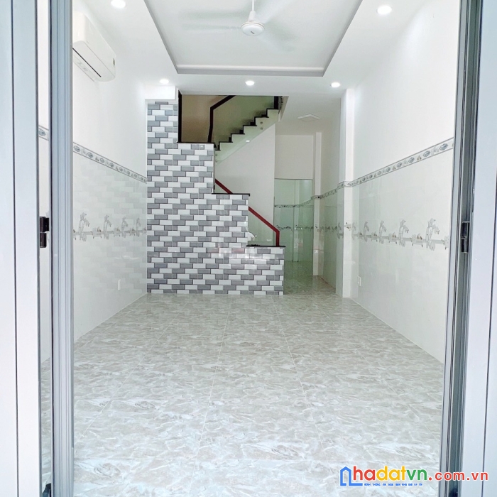 Nhà mới 4 tầng ngay chợ hồ thị kỷ đường trần bình trọng p1q10 18tr