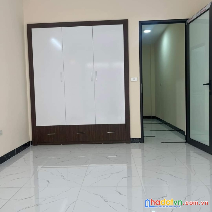 Nhà mới, ô tô đỗ cửa, ngõ thông, 33m2, 5 tầng nhỉnh 3 tỷ phố nam dư, quận hoàng mai
