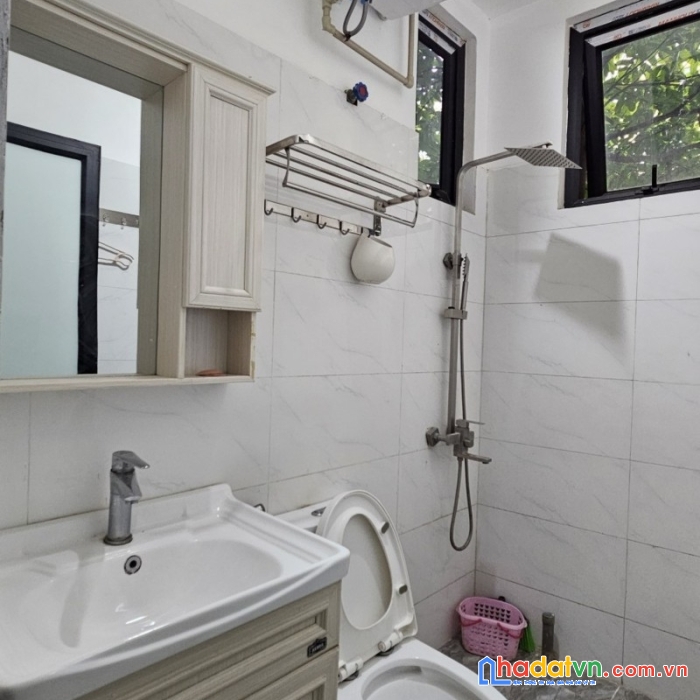 Bán nhà tây sơn dt 45m2 x 5 tầng, ngõ nông, gần phố,  gần ô tô, 5 tỷ lh 0966037496